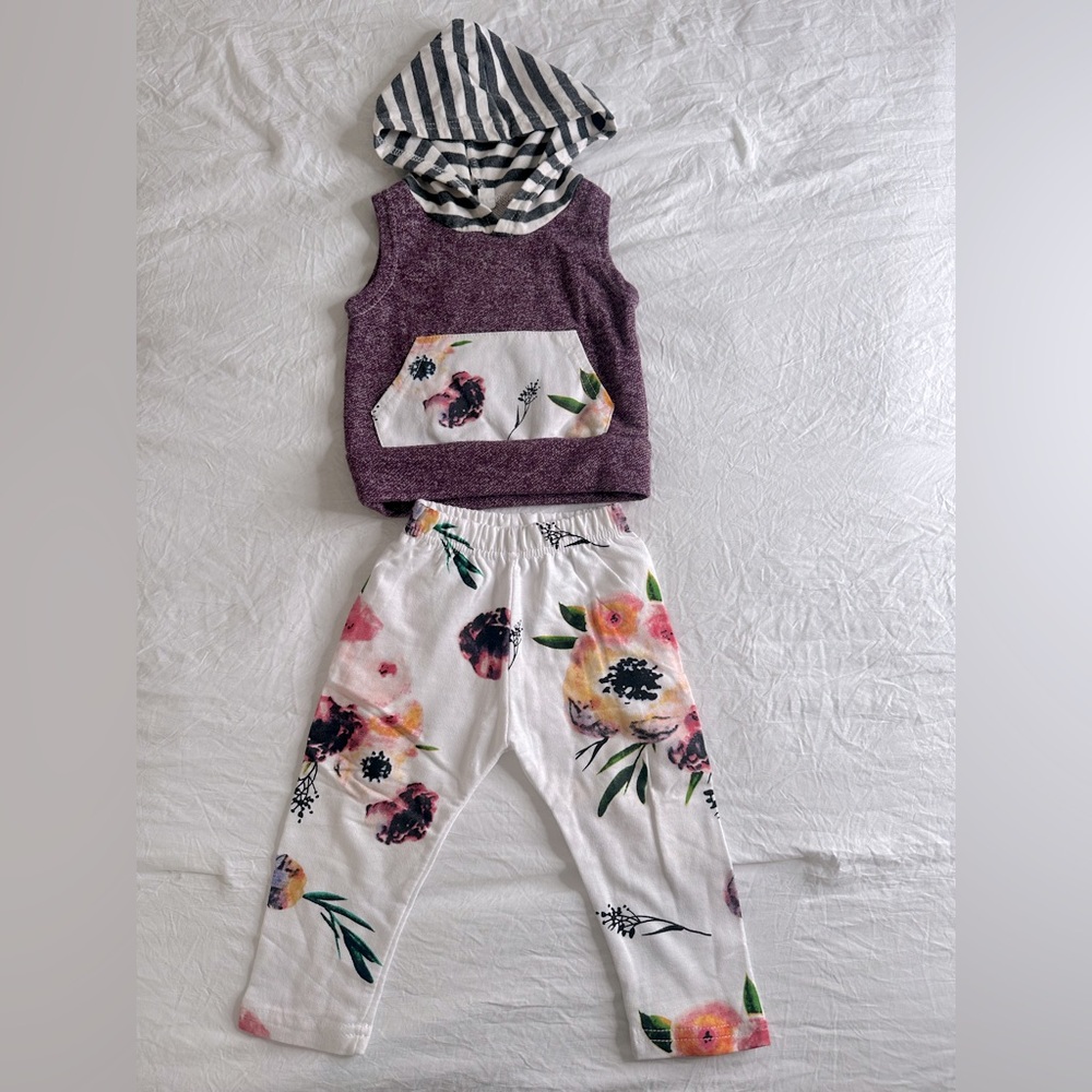 Set of hooded sleeveless sweatshirt and pants size 6-12 months